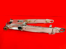 Load image into Gallery viewer, TTR225 SWING ARM SWINGARM GENUINE OEM YAMAHA TTR 225 