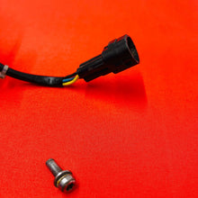 Load image into Gallery viewer, RMZ450 TPS CARBURETOR SENSOR PLUG GENUINE OEM SUZUKI RMZ 450 (2005-2007)