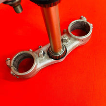 Load image into Gallery viewer, KX250 TRIPLE CLAMPS TREES PRO TAPER 1 1/8&quot; GENUINE OEM KAWASAKI KX 250 (94-95)