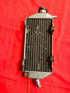 (01-07) RM125 RADIATOR RIGHT FILL SIDE WITH CAP OEM SUZUKI RM 125