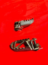 Load image into Gallery viewer, CR85 FOOTPEGS FOOT PEGS COMPLETE SPRINGS PINS OEM HONDA CR85RB CR 85 R RB