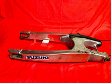 Load image into Gallery viewer, 07 RM125 SWING ARM SWINGARM OEM SUZUKI RM 125 (01-07)