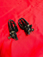 Load image into Gallery viewer, CRF450X FOOT PEGS COMPLETE FOOTPEGS SPRINGS PINS OEM HONDA CRF 450 X