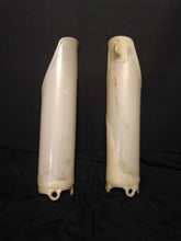 Load image into Gallery viewer, CRF250R FORK LEG GUARDS LEFT RIGHT PLASTICS COVERS CRF450 CRF 250 450 R