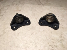 Load image into Gallery viewer, 07 SUZUKI OEM RM125 RM 125 250 OEM GAS TANK MOUNTS BUSHINGS