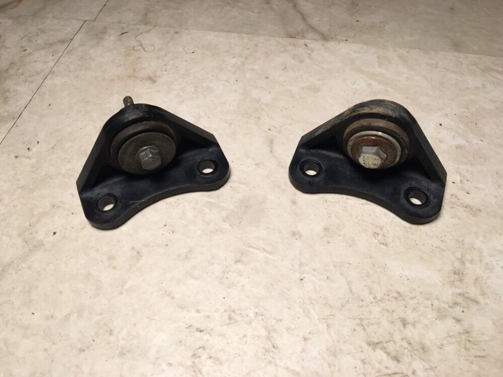 07 SUZUKI OEM RM125 RM 125 250 OEM GAS TANK MOUNTS BUSHINGS