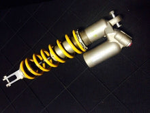 Load image into Gallery viewer, 06 HONDA CRF250R CRF 250 R COMPLETE REAR SHOCK SHOWA STOCK BACK SPRING