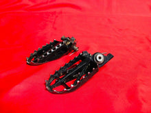 Load image into Gallery viewer, CRF450X FOOT PEGS COMPLETE FOOTPEGS SPRINGS PINS OEM HONDA CRF 450 X