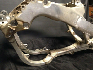 04 HONDA CRF250R CRF 250 R OEM ALUMINUM MAIN FRAME CHASSIS STOCK