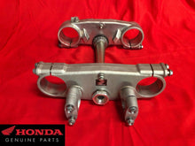 Load image into Gallery viewer, CRF250R TRIPLE CLAMPS TREES COMPLETE (04-09) HONDA CRF 250 R